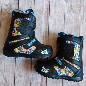 Kids Burton snowboard boots. Velcro straps size 11